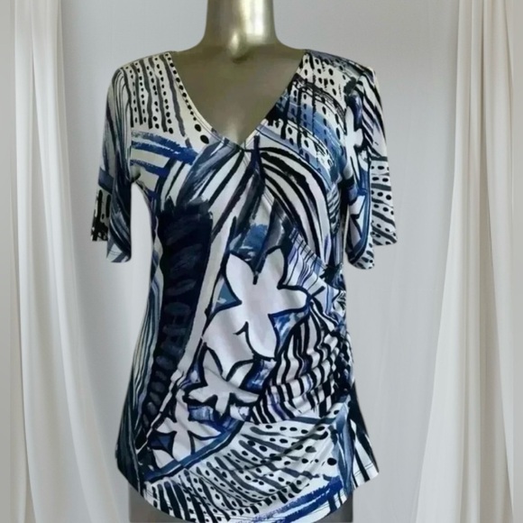 🎁💟Petite Blue  and White Blouse - Picture 4 of 4